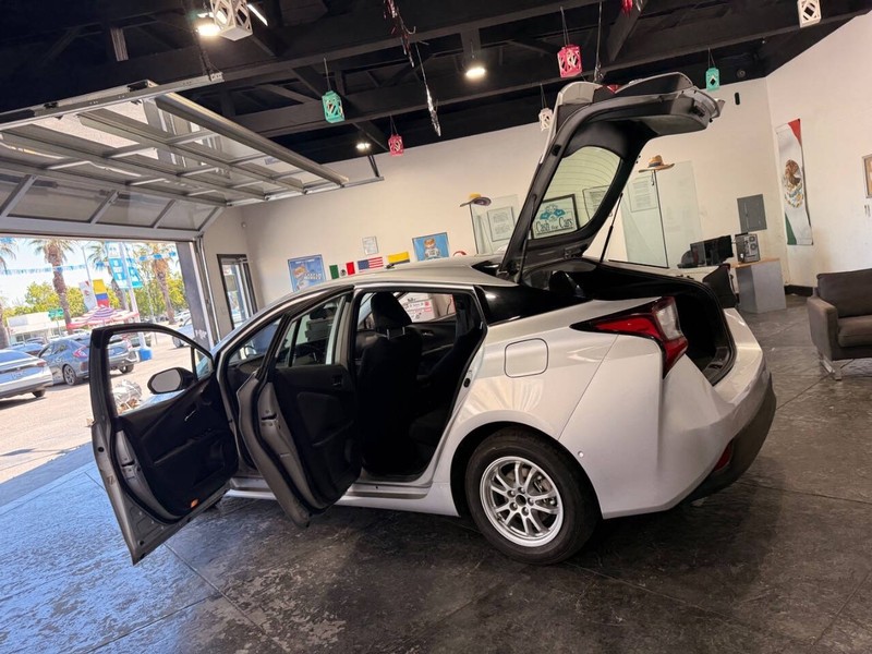 Toyota Prius Vehicle Full-screen Gallery Image 44