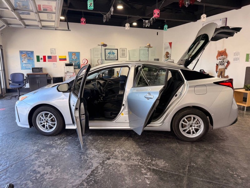 Toyota Prius Vehicle Full-screen Gallery Image 46