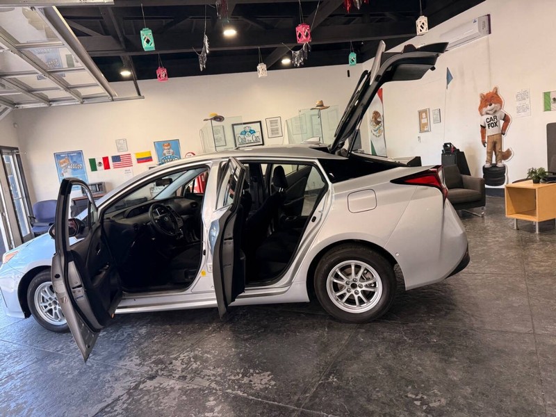 Toyota Prius Vehicle Full-screen Gallery Image 47