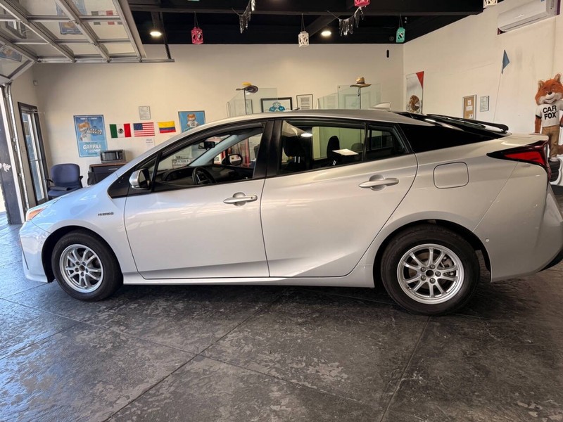 Toyota Prius Vehicle Full-screen Gallery Image 49