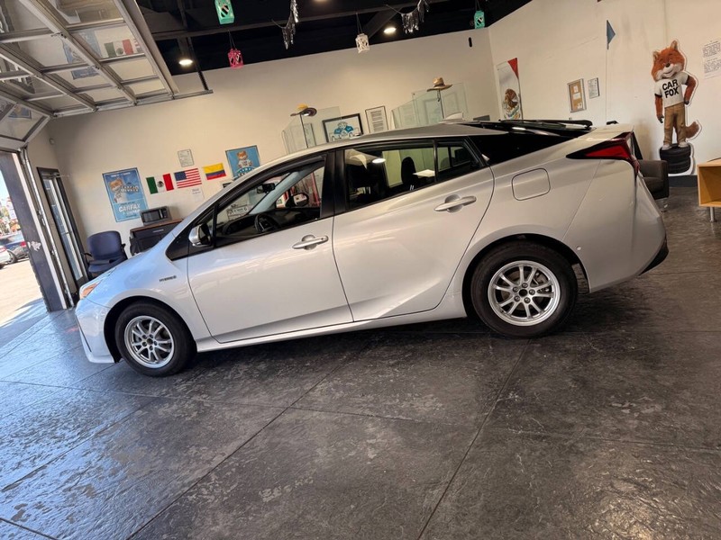 Toyota Prius Vehicle Full-screen Gallery Image 50