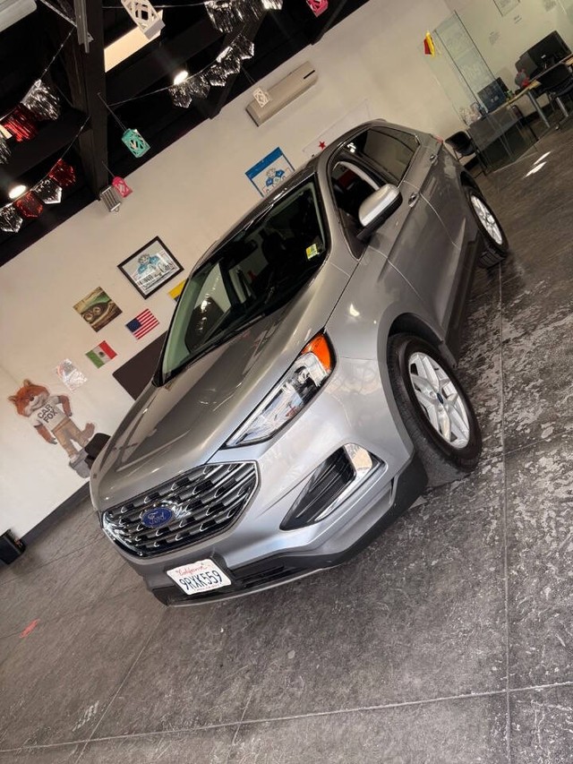 Ford Edge Vehicle Full-screen Gallery Image 09