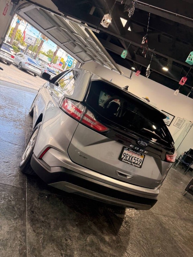 Ford Edge Vehicle Full-screen Gallery Image 18