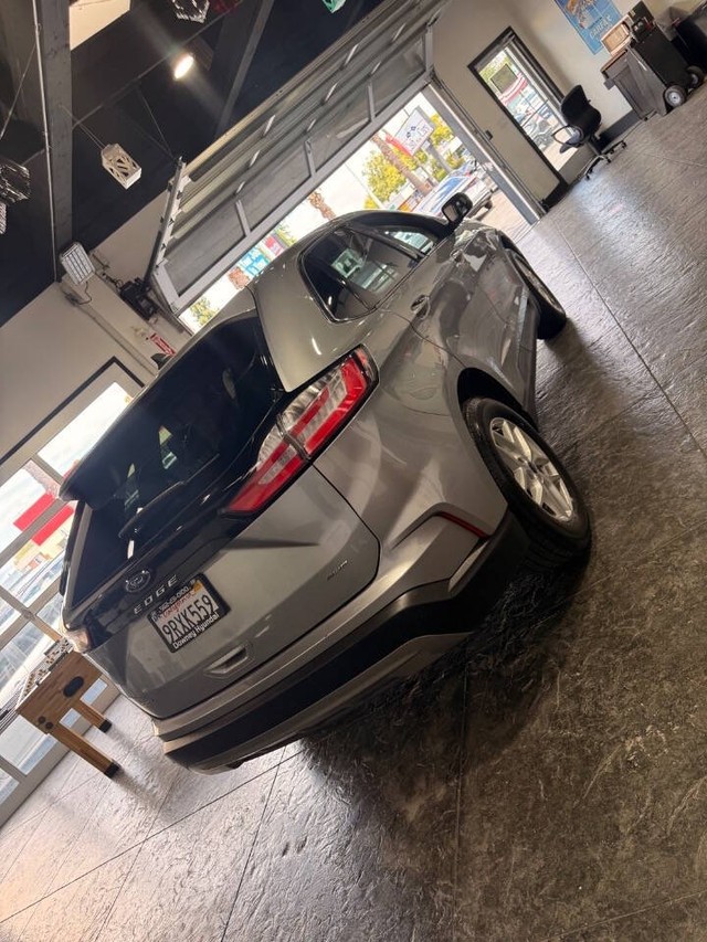 Ford Edge Vehicle Full-screen Gallery Image 20