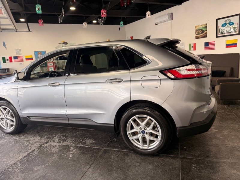Ford Edge Vehicle Full-screen Gallery Image 10