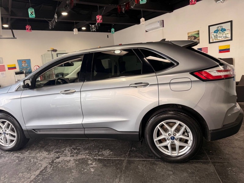 Ford Edge Vehicle Full-screen Gallery Image 11