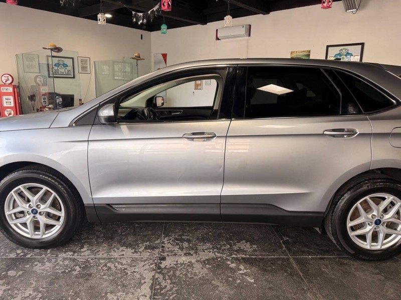 Ford Edge Vehicle Full-screen Gallery Image 12