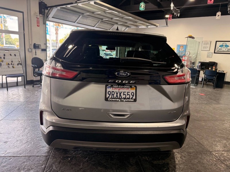 Ford Edge Vehicle Full-screen Gallery Image 16