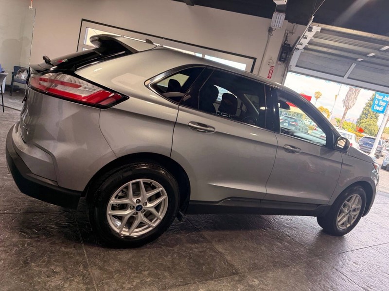 Ford Edge Vehicle Full-screen Gallery Image 19