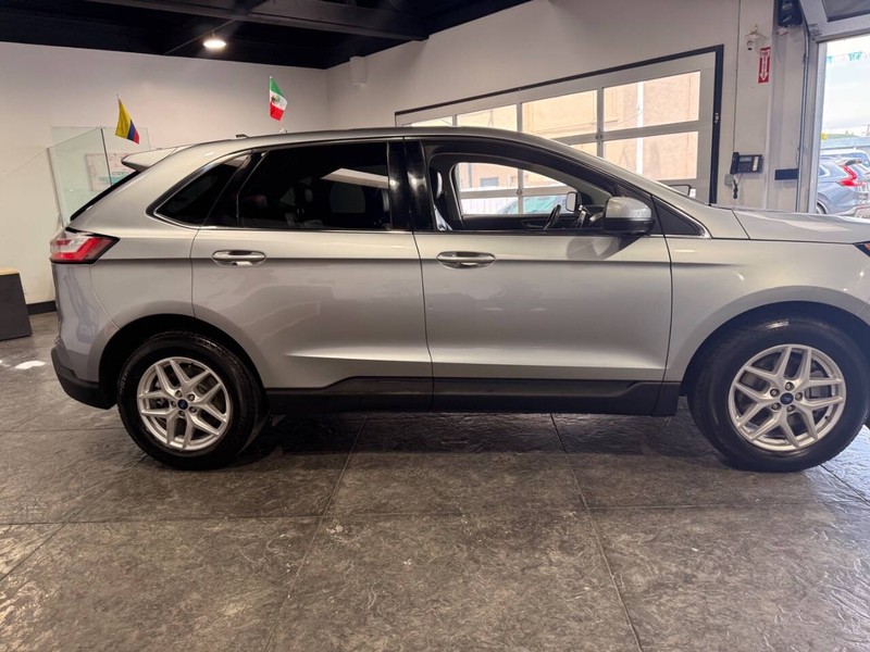 Ford Edge Vehicle Full-screen Gallery Image 23
