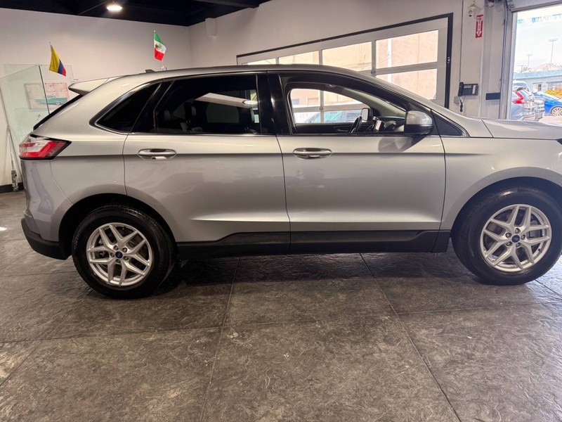 Ford Edge Vehicle Full-screen Gallery Image 24