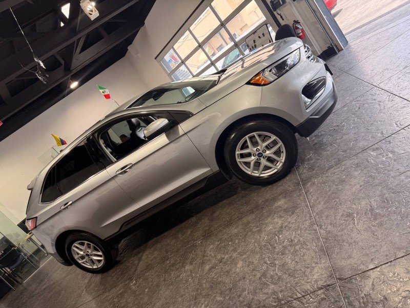 Ford Edge Vehicle Full-screen Gallery Image 25