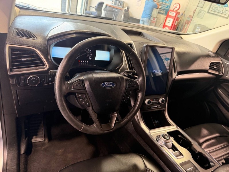 Ford Edge Vehicle Full-screen Gallery Image 36