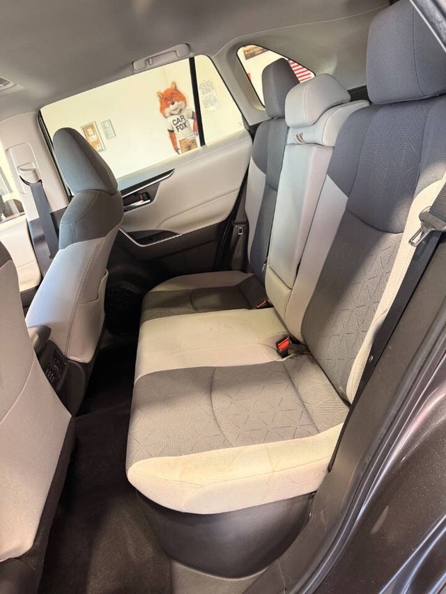 Toyota RAV4 Vehicle Full-screen Gallery Image 43