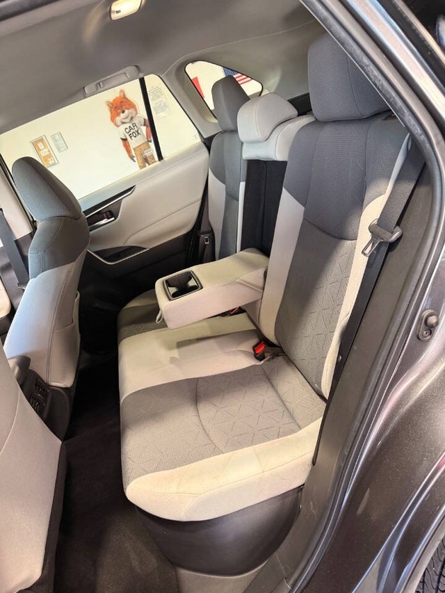 Toyota RAV4 Vehicle Full-screen Gallery Image 44