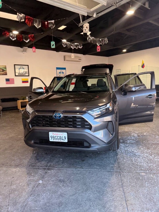 Toyota RAV4 Vehicle Full-screen Gallery Image 49
