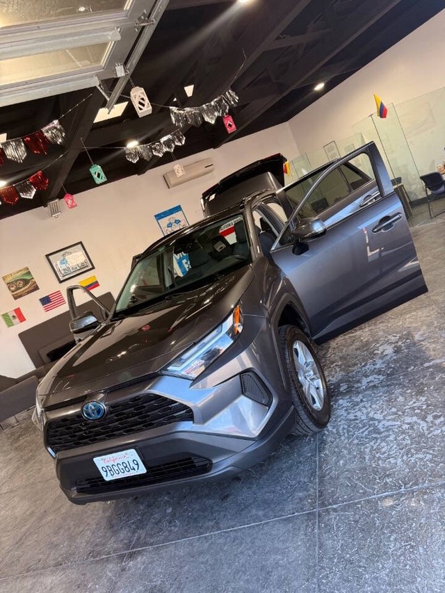 Toyota RAV4 Vehicle Full-screen Gallery Image 50