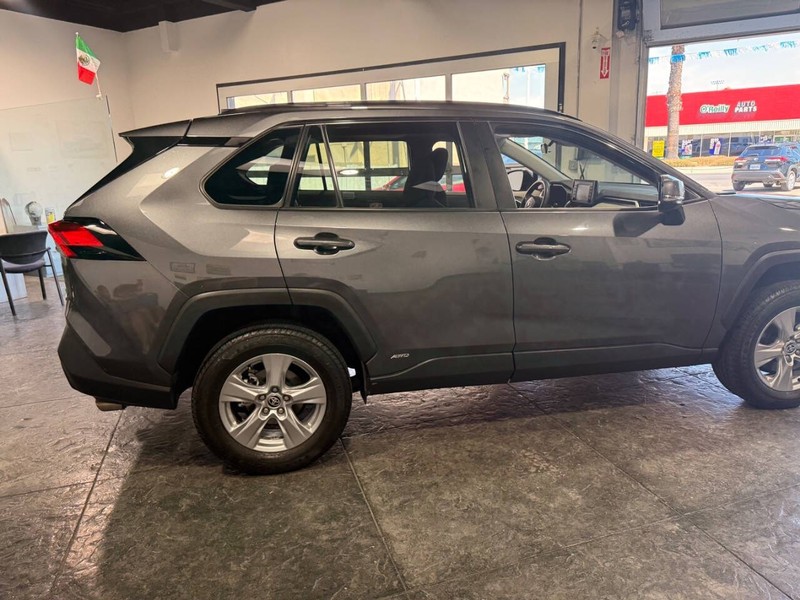 Toyota RAV4 Vehicle Full-screen Gallery Image 22