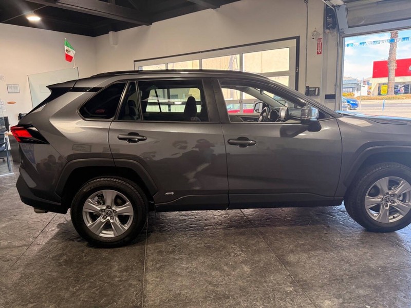Toyota RAV4 Vehicle Full-screen Gallery Image 23