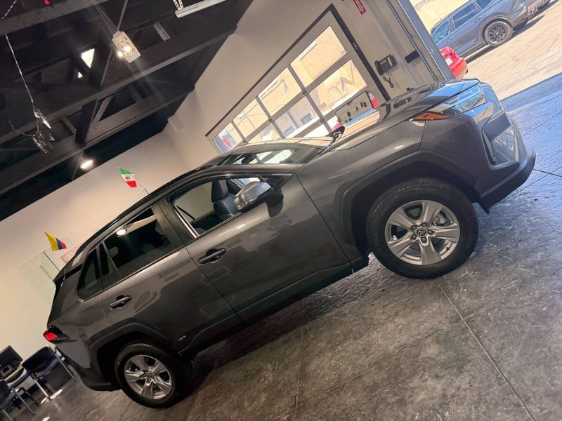 Toyota RAV4 Vehicle Full-screen Gallery Image 29