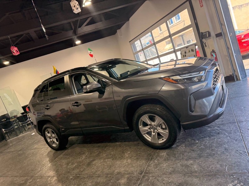 Toyota RAV4 Vehicle Full-screen Gallery Image 33