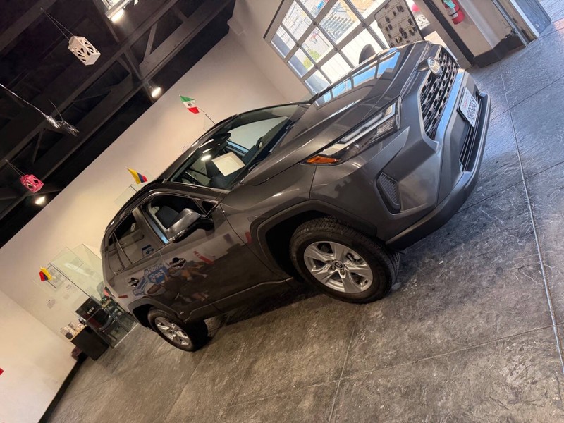 Toyota RAV4 Vehicle Full-screen Gallery Image 35