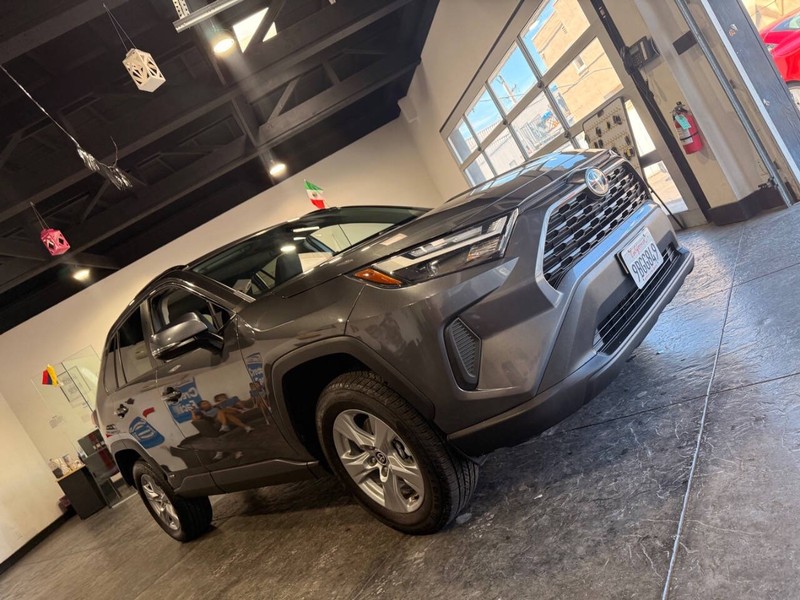 Toyota RAV4 Vehicle Full-screen Gallery Image 37