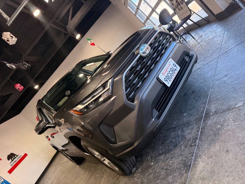 Toyota RAV4 Vehicle Full-screen Gallery Image 39