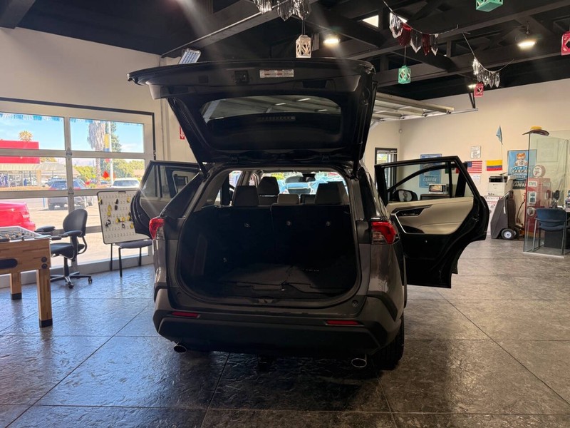 Toyota RAV4 Vehicle Full-screen Gallery Image 46