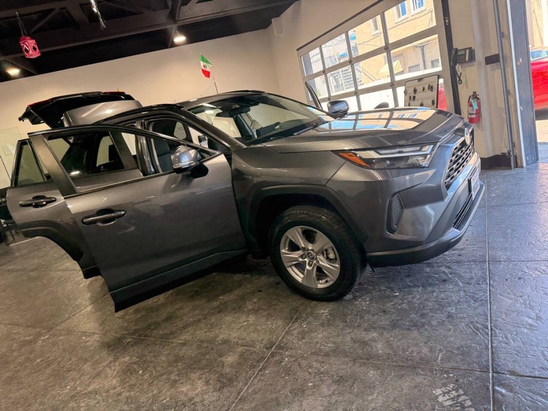 Toyota RAV4 Vehicle Full-screen Gallery Image 48
