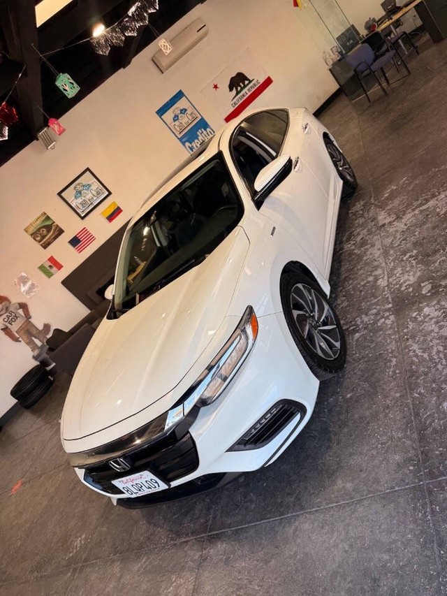 Honda Insight Vehicle Full-screen Gallery Image 10