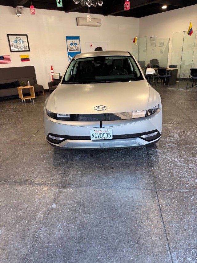 Hyundai IONIQ 5 Vehicle Full-screen Gallery Image 05