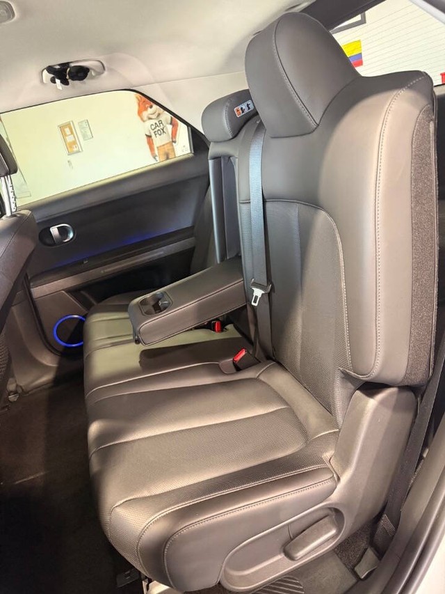 Hyundai IONIQ 5 Vehicle Full-screen Gallery Image 32
