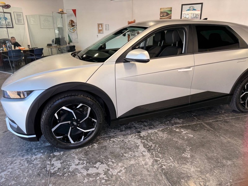 Hyundai IONIQ 5 Vehicle Full-screen Gallery Image 06