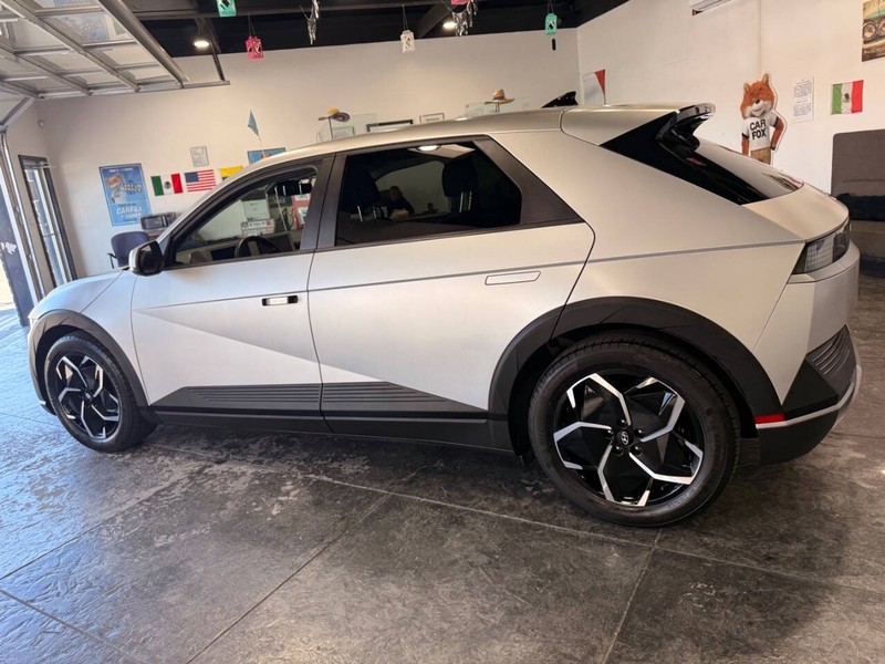 Hyundai IONIQ 5 Vehicle Full-screen Gallery Image 10