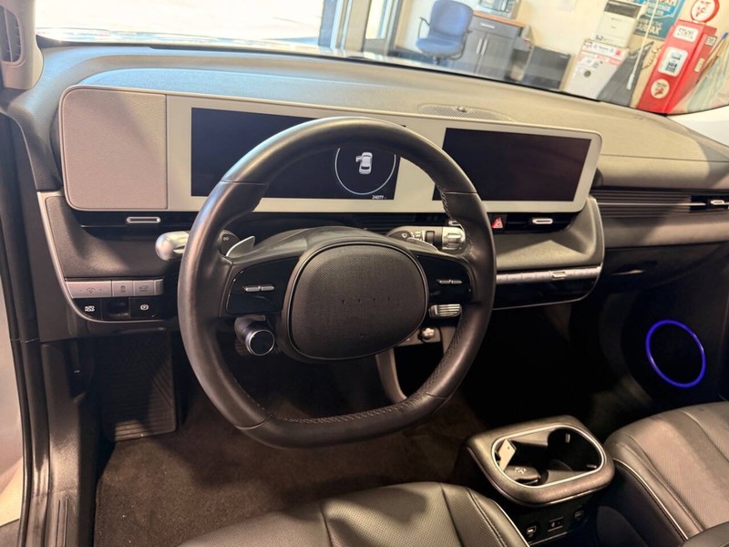 Hyundai IONIQ 5 Vehicle Full-screen Gallery Image 34