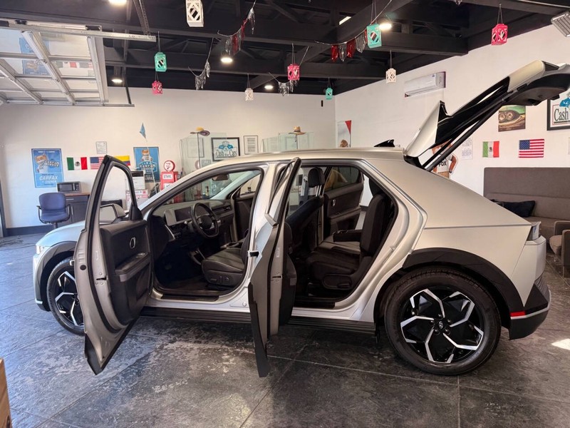 Hyundai IONIQ 5 Vehicle Full-screen Gallery Image 38