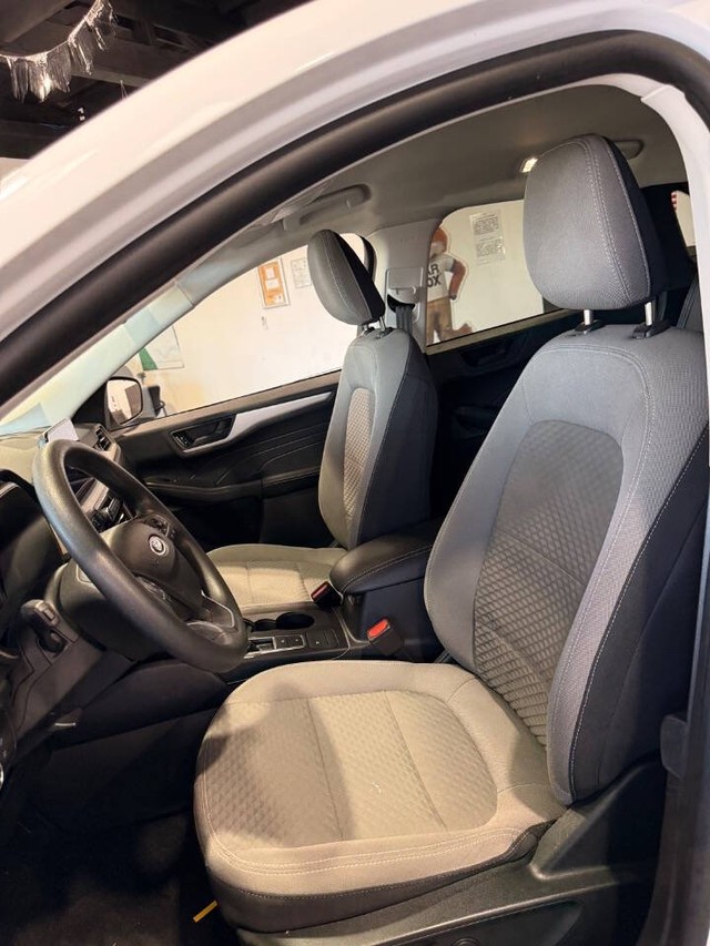 Ford Escape Vehicle Full-screen Gallery Image 49
