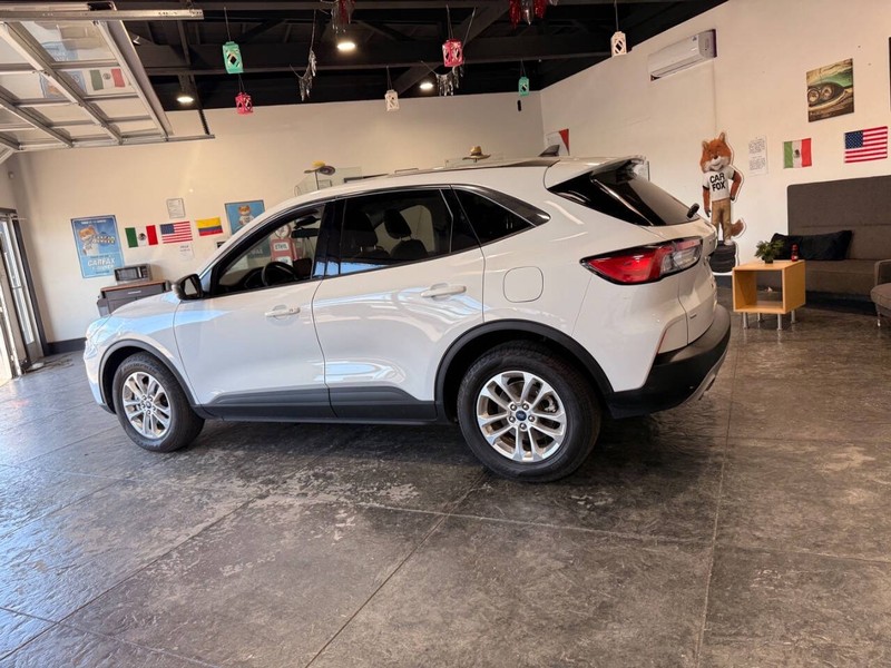 Ford Escape Vehicle Full-screen Gallery Image 20