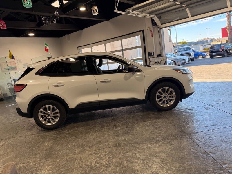 Ford Escape Vehicle Full-screen Gallery Image 42