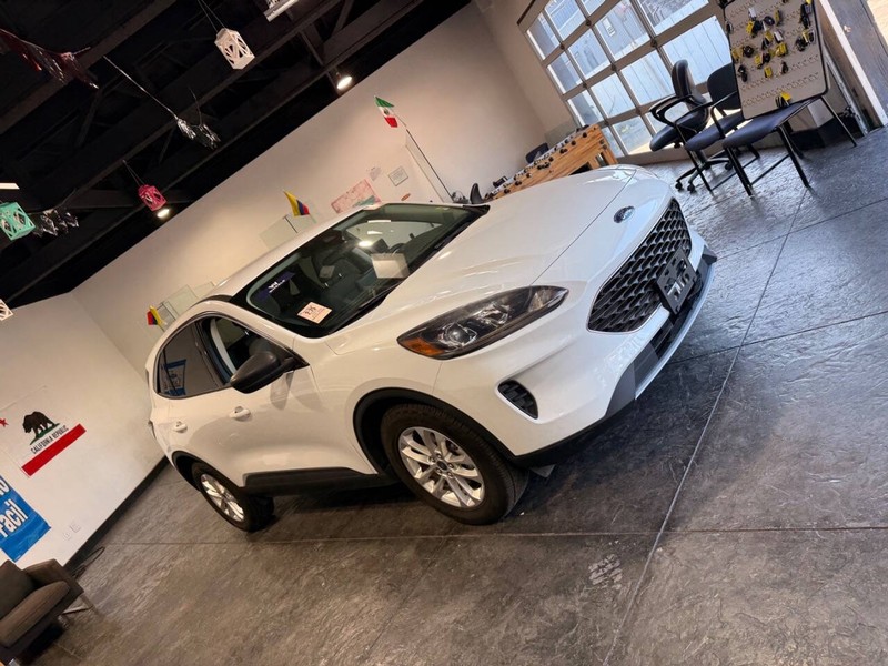 Ford Escape Vehicle Full-screen Gallery Image 43