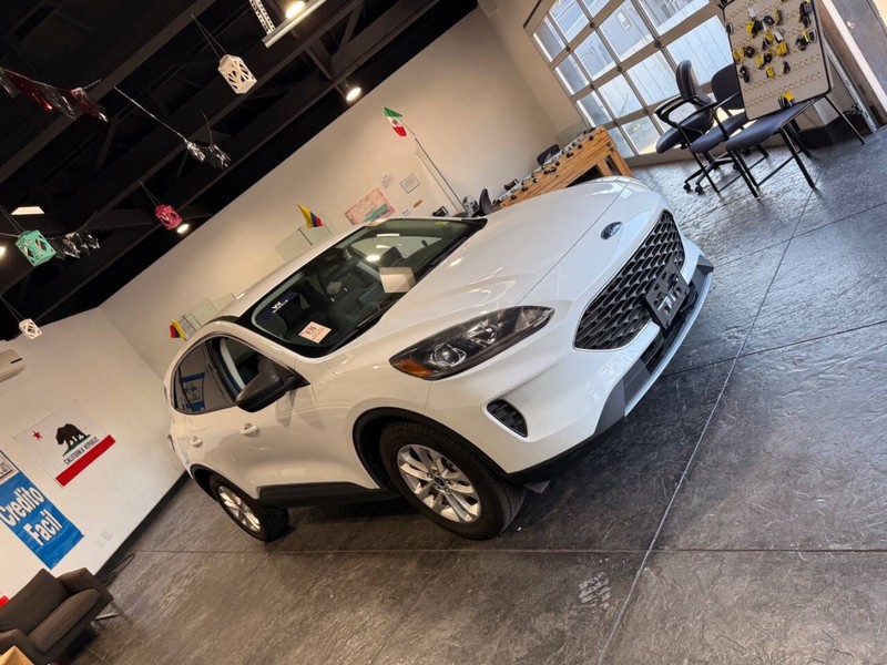 Ford Escape Vehicle Full-screen Gallery Image 48