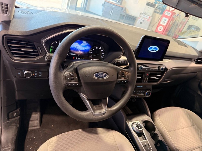 Ford Escape Vehicle Full-screen Gallery Image 50