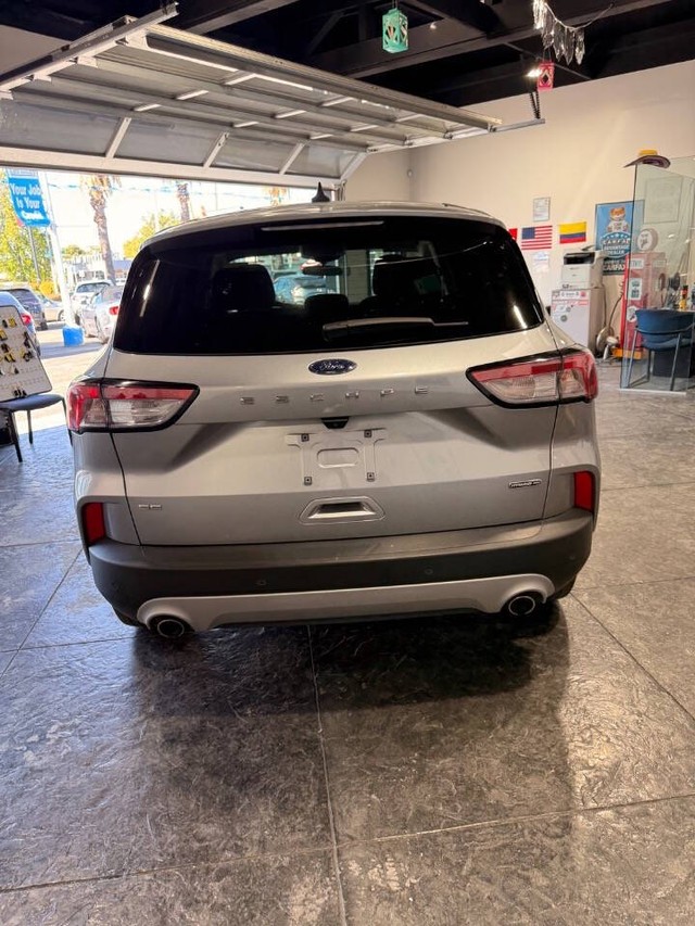 Ford Escape Vehicle Full-screen Gallery Image 48