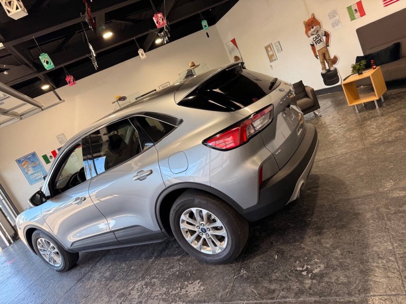 Ford Escape Vehicle Full-screen Gallery Image 30