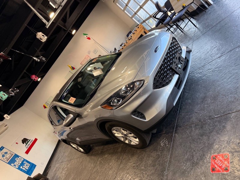 Ford Escape Vehicle Full-screen Gallery Image 44