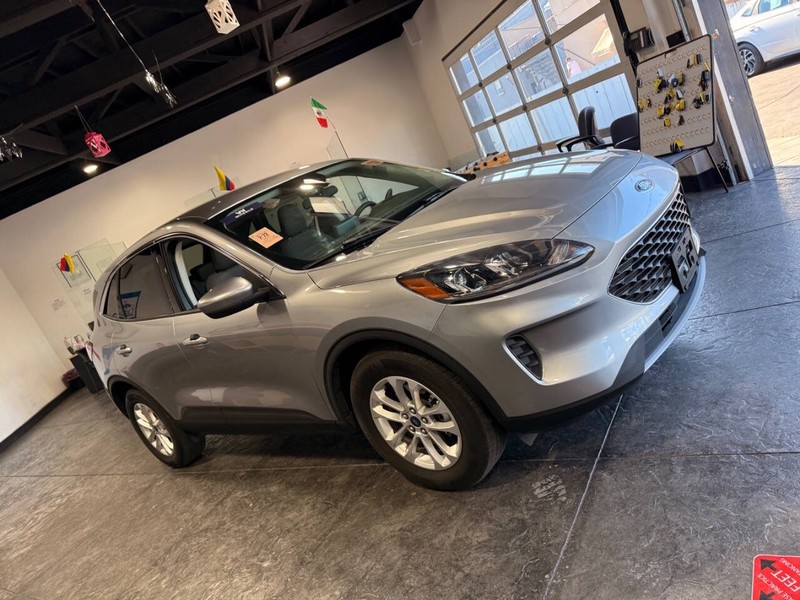 Ford Escape Vehicle Full-screen Gallery Image 47