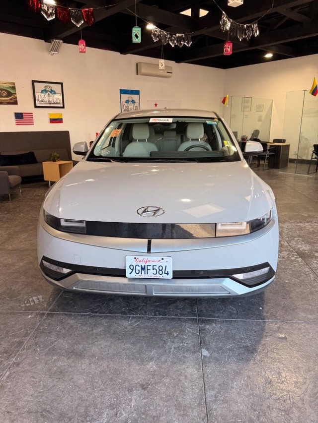 Hyundai IONIQ 5 Vehicle Full-screen Gallery Image 03
