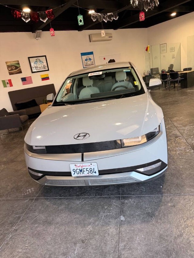 Hyundai IONIQ 5 Vehicle Full-screen Gallery Image 04