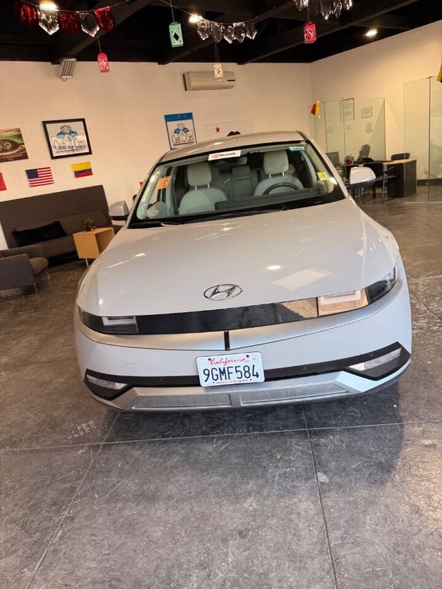 Hyundai IONIQ 5 Vehicle Full-screen Gallery Image 05